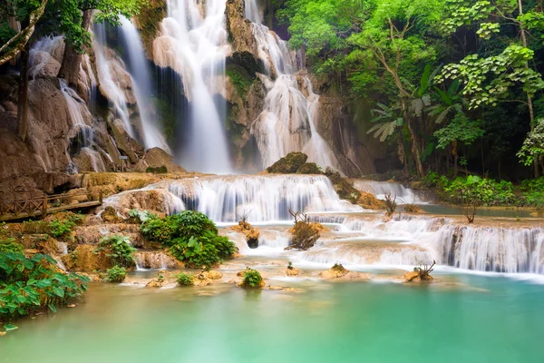 Turquoise water of Kuang Si waterfall, Luang Prabang. Laos — Stock Photo, Image