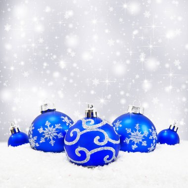 üç kırmızı Noel topları 