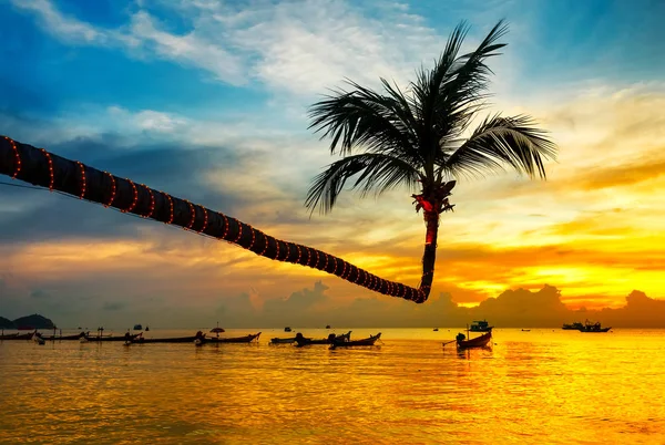 Hermoso atardecer en la playa — Foto de Stock