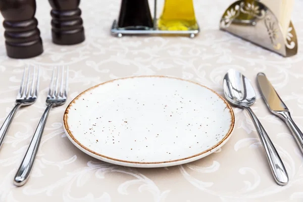 Table setting with plates, knife, fork and spoon — Stock Photo, Image