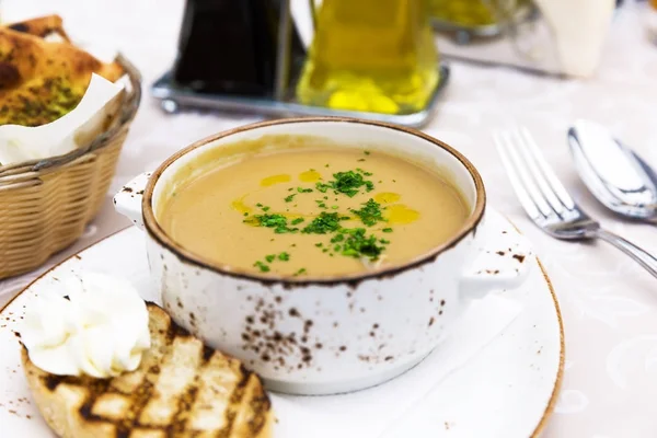 Close up of bowl with mushroom cream soup — Stock Photo, Image