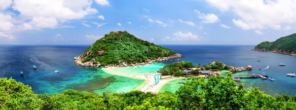 Panoramic view from the top of the mountain of Koh Tao island in — Stock Photo, Image