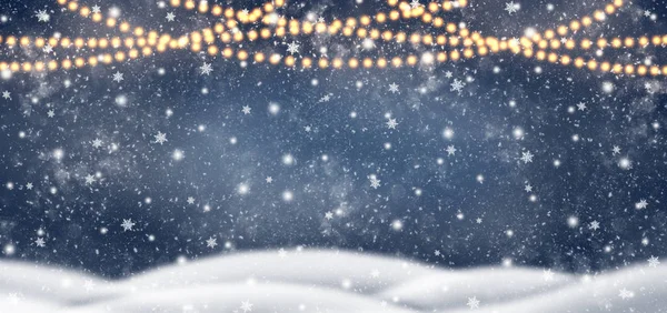 Decoratieve Kerstmis achtergrond met bokeh verlichting en sneeuwvlokken — Stockfoto