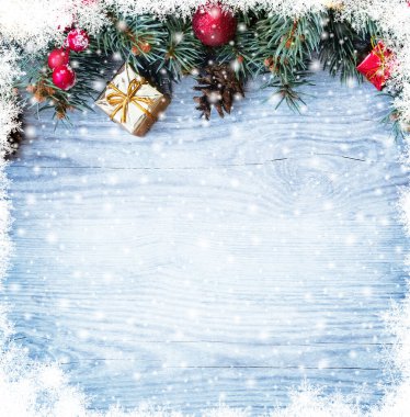 Oyuncaklar ile Noel köknar ağacı dalları 