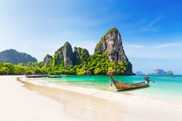 Tayland Geleneksel Uzun Kuyruklu Teknesi Krabi Deki Güzel Kumlu Railay — Stok fotoğraf