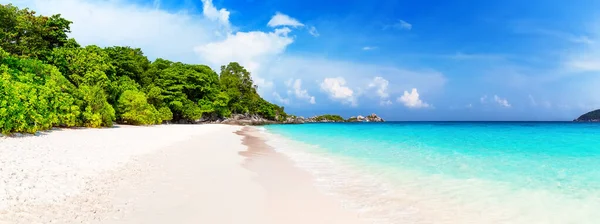 Praia Bonita Céu Azul Ilhas Similares Tailândia Férias Férias Fundo — Fotografia de Stock