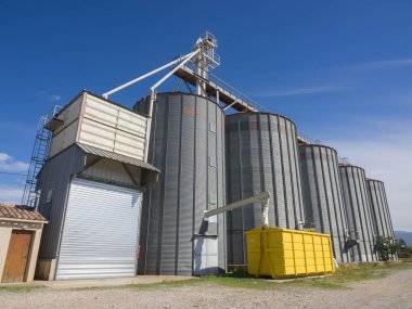 Modern tahıl siloları