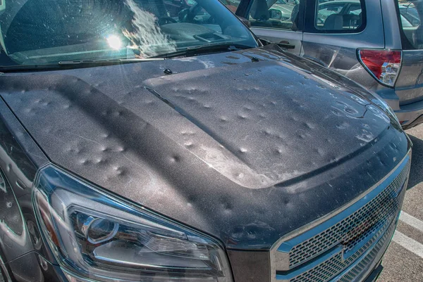 Poškození kroupami, do auta — Stock fotografie