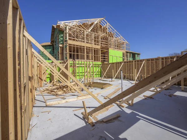 Bostadsbyggnad Med Trästomme Byggnad Byggande Hus Trästomme Tomt För Fastighetsutveckling — Stockfoto