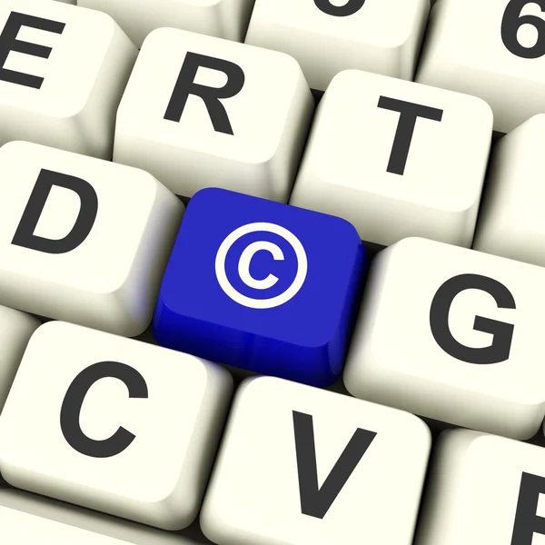 Szerzői jog a kék számítógép kulcs mutatja szabadalmi vagy védjegy — Stock Fotó