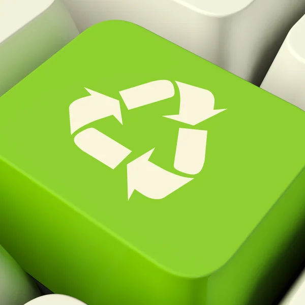 De sleutel van de computer in het groen weergegeven: recycling en eco vriendelijke Recycle — Stockfoto