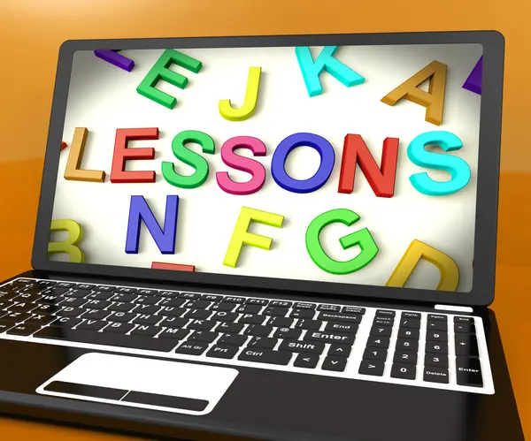 Μαθήματα μήνυμα στην οθόνη του υπολογιστή δείχνει σε απευθείας σύνδεση εκπαίδευση — Φωτογραφία Αρχείου
