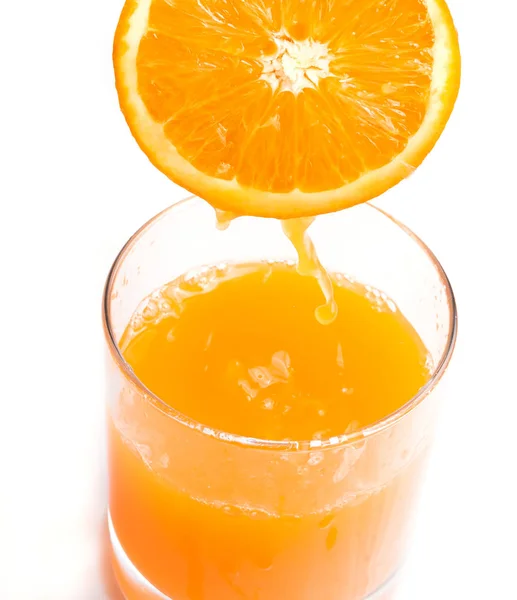 Squeezing Fresh Juice Represents Healthy Orange Drink And Fruit — Stock Photo, Image