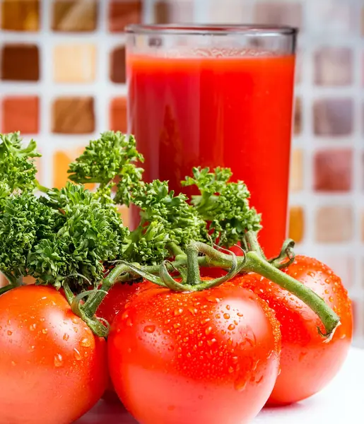 Jus de légumes de tomate montre des rafraîchissements Rafraîchissements et soif — Photo