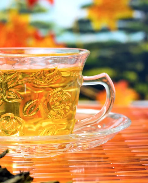 Bebida de té verde muestra bien beber y bienestar —  Fotos de Stock