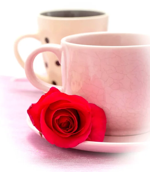 Koffie en Rose vertegenwoordigt smakelijke cafeïne en cafetaria — Stockfoto