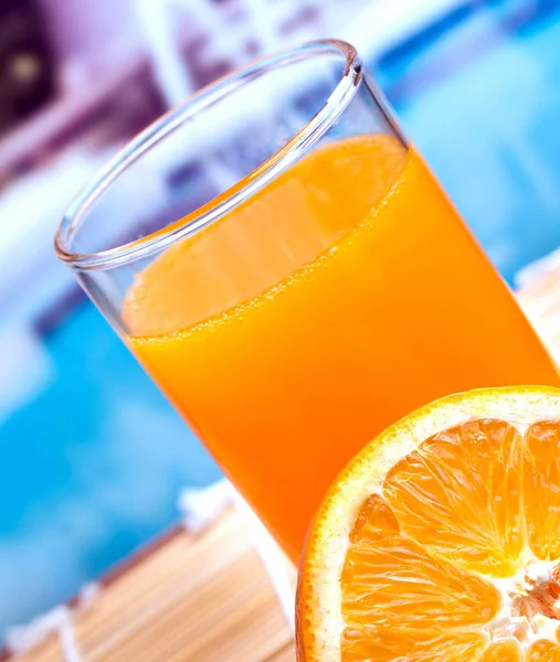 Boisson de jus d'orange signifie liquide organique et naturel — Photo