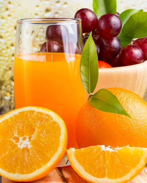 Boisson de jus d'orange indique des fruits naturels et fruités — Photo