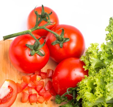 Taze domates anlamına gelir çubuk tarçın ve baharat 