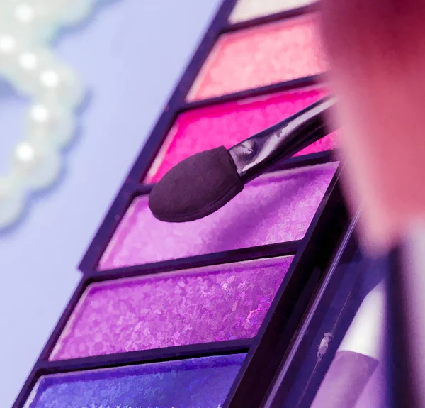 Maquillage ombre à paupières signifie produits de beauté et applicateurs — Photo