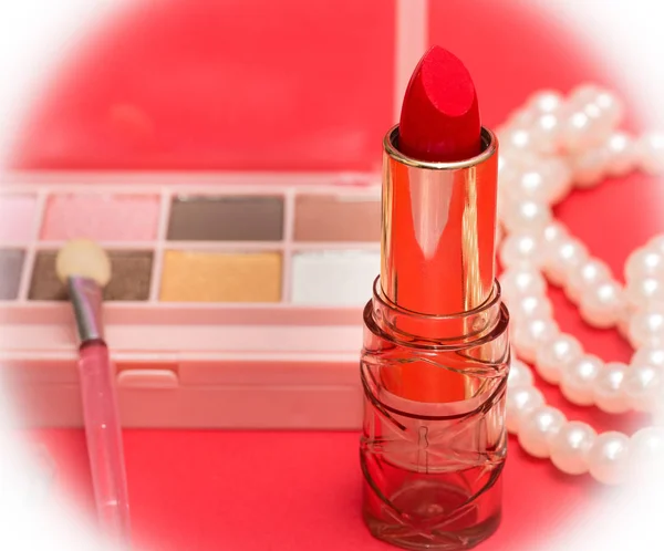 Make-up kosmetika ukazuje krásy výrobek a kosmetologie — Stock fotografie