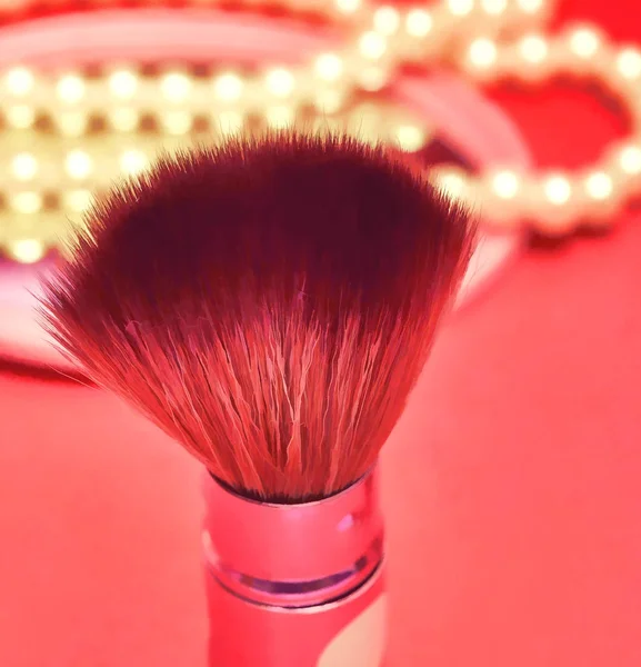 Základy make-up štětce znamená kosmetické výrobky a aplikátor — Stock fotografie