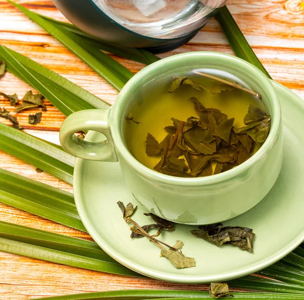 El té verde al aire libre representa refresco al aire libre y restaurantes — Foto de Stock