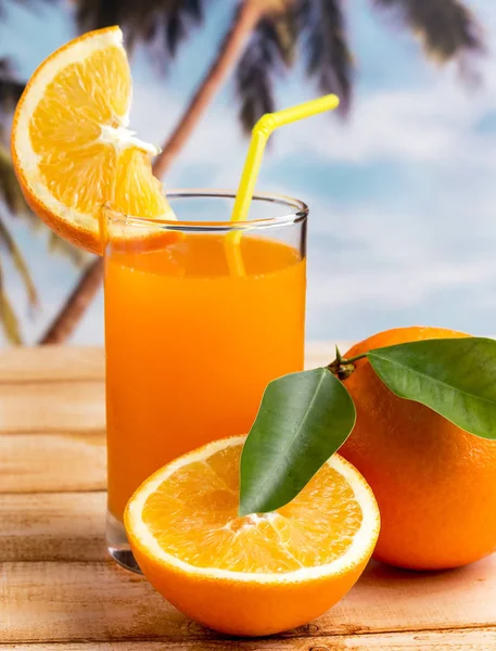 Verse jus d'orange betekent gezond eten en drinken — Stockfoto