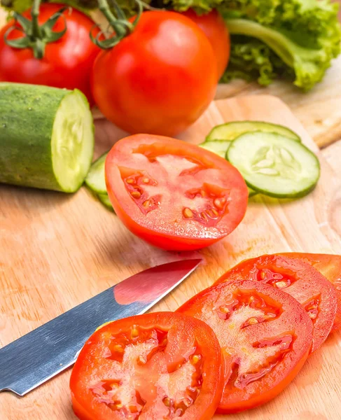 Plasterki pomidora oznacza również wegetariańskie i zdrowia — Zdjęcie stockowe