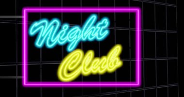Gece kulübü neon tabelası disko ya da gece hayatı girişi. Eğlence gecesi reklamı - 4K