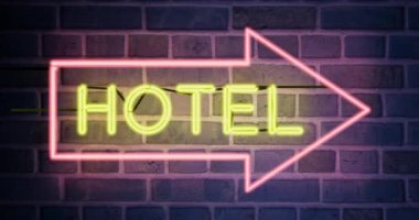 Misafir odasının üstündeki otel neon tabelası. Tatil veya tatil pansiyonunda konaklama olanağı - 4k