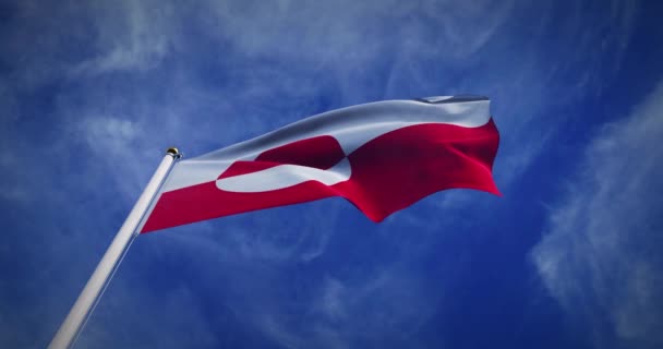 Die Grönländische Flagge Weht Wind Einem Fahnenmast Grönländisches Emblem Himmel — Stockvideo