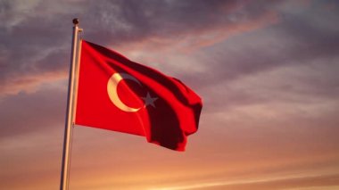 Hindi bayrağı gün batımında dalgalanıyor ve gökyüzünde dalgalanıyor. Ulusal gurur için Türk bayrağı - video animasyonu