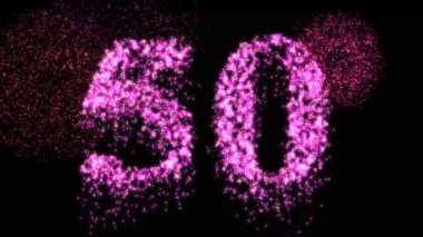 Ellinci numara havai fişekler gece pembe parlıyor. Havai fişekler 50 doğum günü veya yıldönümü - video görüntüleri