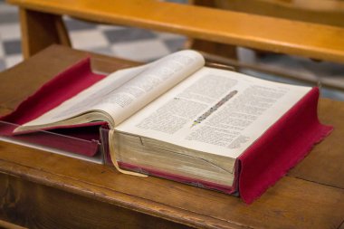 Papa'nın özniteliğinde Medici Şapel, Floransa