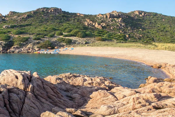 Playa en Costa Paradiso, Cerdeña, Italia — Foto de Stock