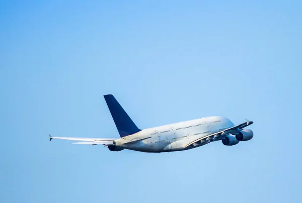 離陸する飛行機 — ストック写真