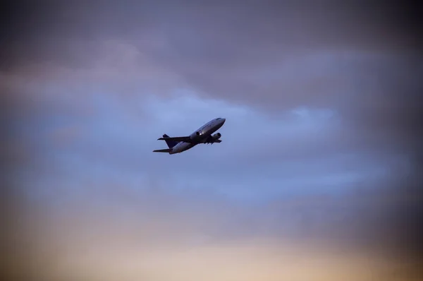 Uçak kalkıyor. — Stok fotoğraf