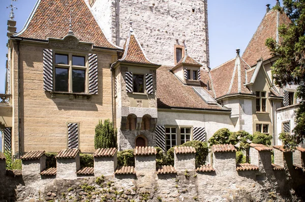 Kasteel Oberhofen in Thun, Zwitserland — Stockfoto