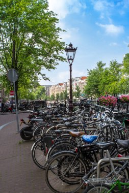 Amsterdam 'da bisiklet parkı