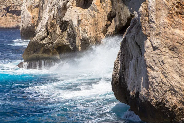 Cueva Neptuno en Alghero, Cerdeña, Italia — Foto de Stock