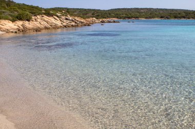 Güzel sahilde Sardunya Adası, İtalya