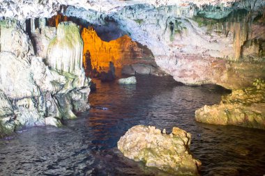 Mağara, Neptün içinde Sardunya, İtalya