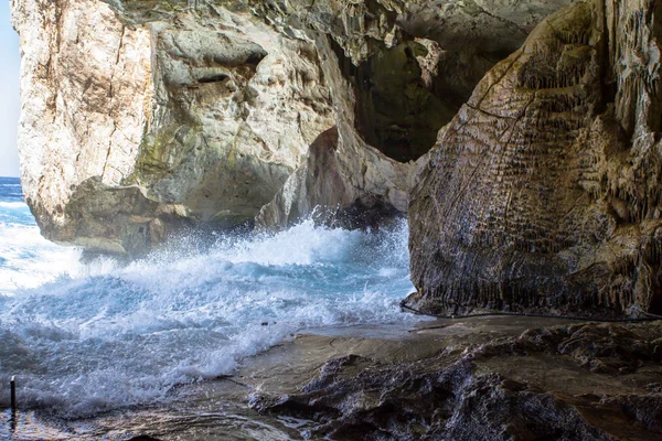 Hermoso interior de la cueva de Neptuno mar - Cerdeña, Italia — Foto de Stock