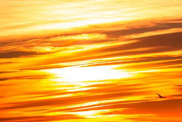 Zonsondergang met wolken — Stockfoto