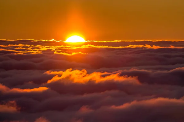 云上的夕阳西下 — 图库照片