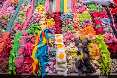 bir pazarda çeşitli şeker