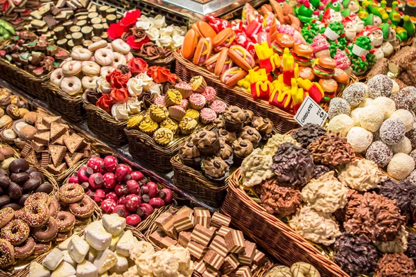 Choklad på marknaden i Barcelona — Stockfoto