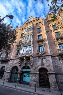 Barselona 'daki Casa de les Punxes.