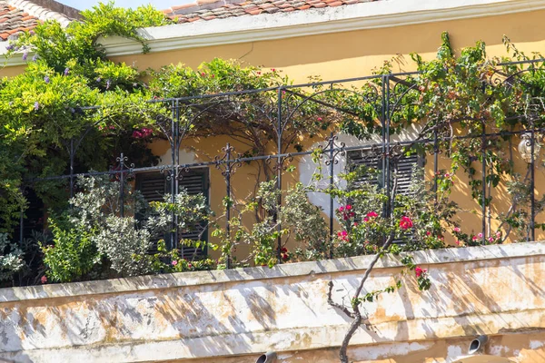 Klassieke gebouwen in het centrum van Alghero, Italië — Stockfoto